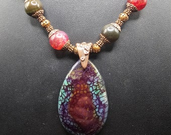 94 Attractive Agate Pendant with Matching 20" Necklace & Earrings