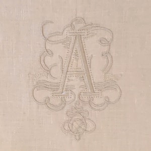 Juego de 2 toallas de invitados beige con monograma "A" bordadas con hilo beige y borde Gilucci/envío gratuito en EE. UU.*