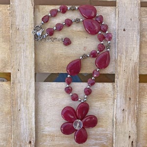 Necklace made with hearts and flower in ruby root, birthday necklace, autumn necklace