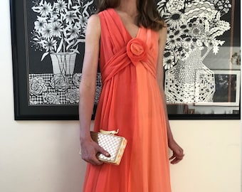 Göttin Kleid 1970er Jahre Koralle Harlekin Maxi Kleid mit Cape