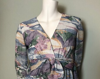 Glänzende 1970er Jahre Metallic Kleid in abstrakten Pastell Druck