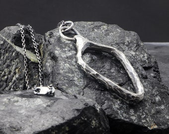 Collar rústico con colgante - Collar largo para combinar con otras, con textura tallada y martillada, para hombre o mujer