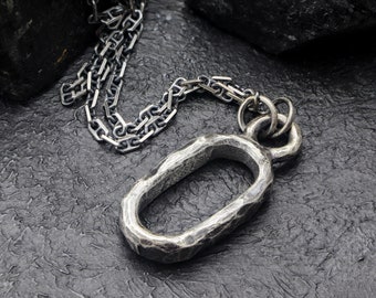 Collar con colgante grande de plata martillada – Colgante ovalado rústico en una cadena de ancla de 76 cm – Collar de plata para hombre, pieza única
