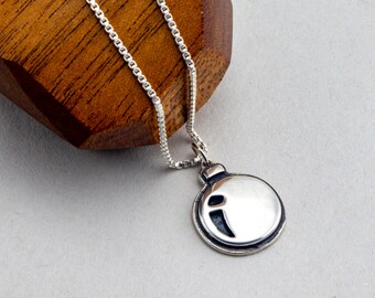 Collar con adorno navideño, colgante de plata de ley con decoración navideña, joyería para fiestas navideñas, regalo de Navidad para mamá
