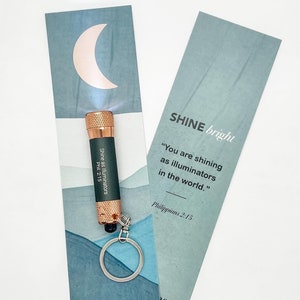 Llavero y marcapáginas con linterna JW Mini - Shine Bright Phil. 2:15 - Regalos para pioneros JW - Regalos JW - Escritura de cartas JW - Regalo para la escuela de pioneros JW