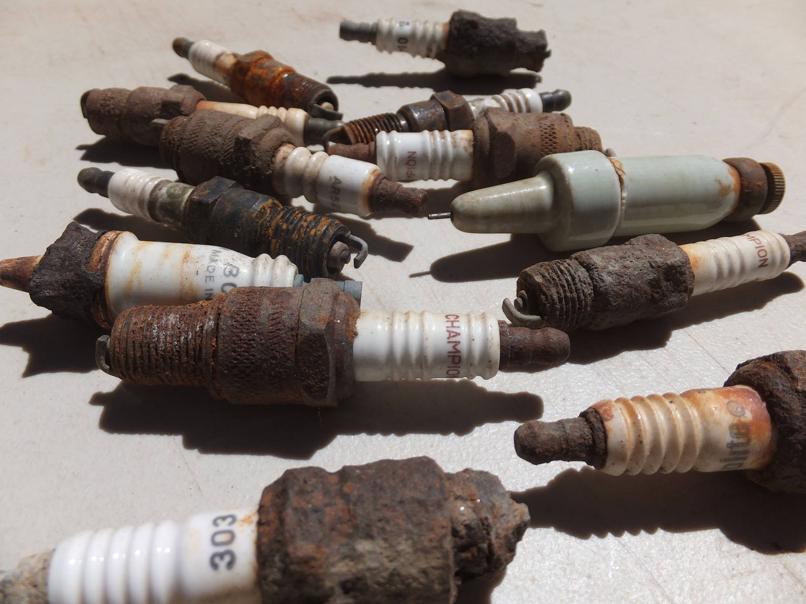 Rusty Spark Plugs 10 Rusty Salvaged Spark Plugs Car Part Etsy
