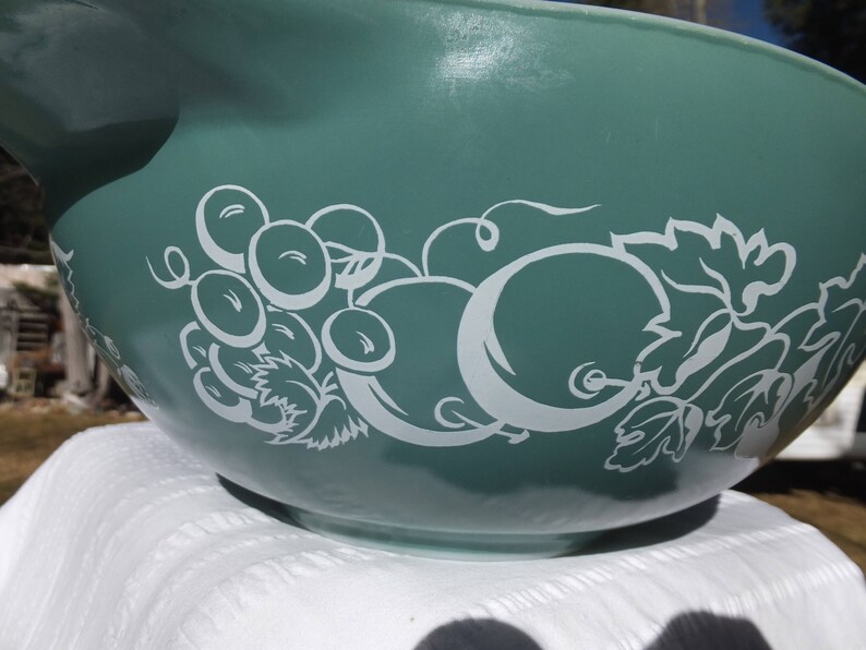 Pyrex Salad Bowl Pattern Pyrex 444 Promotional Bowl Cinderella Bowl AKA Fetus Bowl