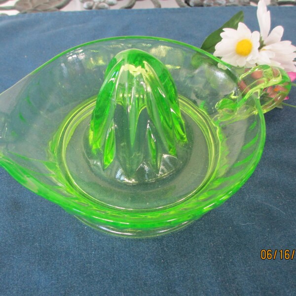 Vintage Green Vaseline Glass Juicer Housewares Collectables Depression Glass