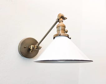 Aplique de pared industrial oscilante y ajustable - Latón antiguo y blanco - Estilo mediados de siglo - Moderno - Articulado - Lámpara de brazo - Tocador de baño