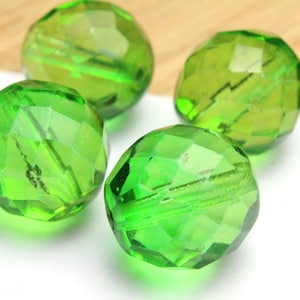 Emerald Green Vintage Faceted Round Czech Beads 14mm 4pcs