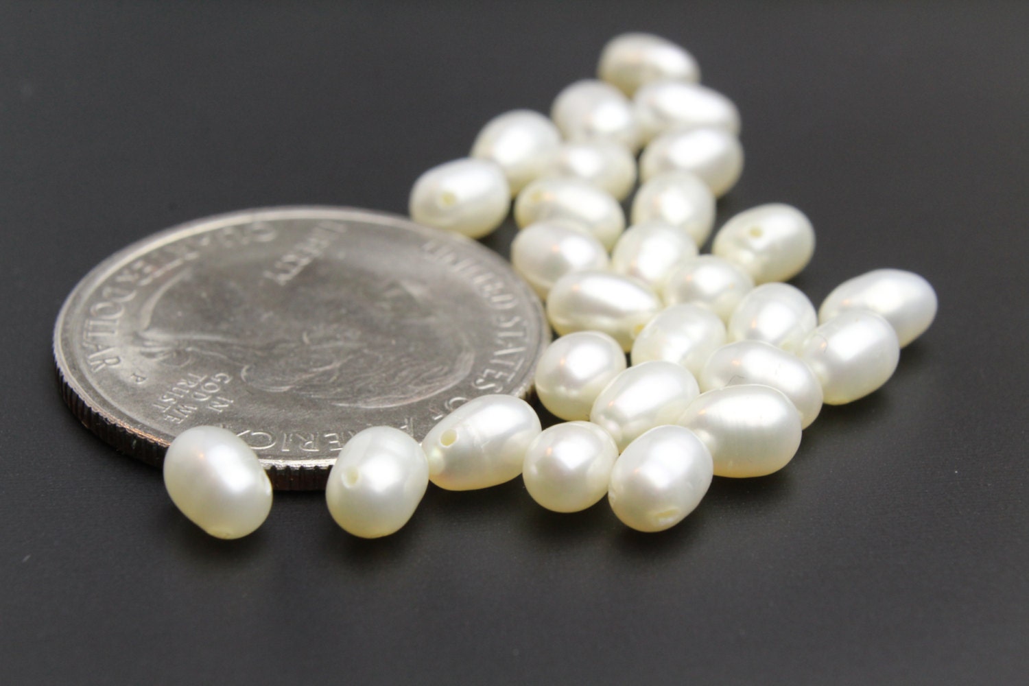 3.5-4mm AA Pearl Seed Beads, Genuine Freshwater Rice Pearls, Natural White  Oval Small Pearl Beads on Sale, High Quality Tiny Pearls FS800-WS 