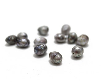 Peacock Faceted Freshwater Pearls Center Percé 7x10mm 6pcs