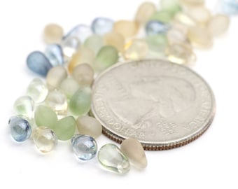 Mini briolettes de vidrio de playa de colores mixtos verde, azul y beige de 4 x 6 mm, 12 piezas