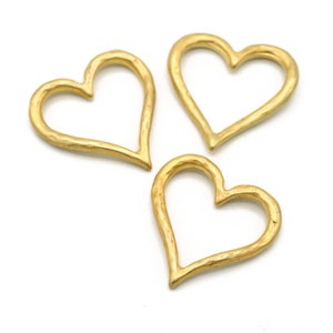 Large Vintage Heart Shaped Charm Pendants in a 24k Yellow Gold Finish 28mm 2pcs
