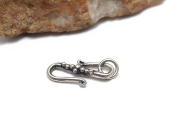 Gancho en forma de S de plata de ley con diseño estilo Bali de 22 mm