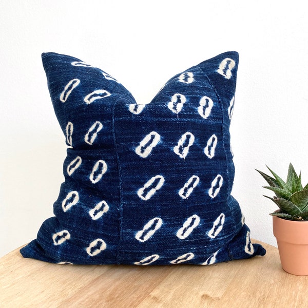 Dogon indigo mudcloth fabric, pillow sham, Mali Africa, African textured fabric, blue, handprinted, pillow cover