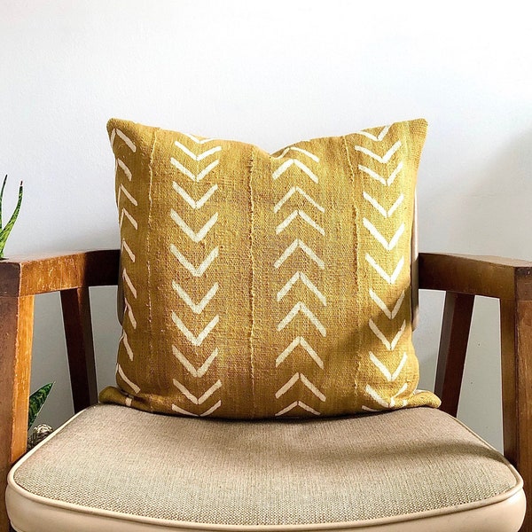 African mudcloth pillow sham, Mali mudcloth, textured fabric, mustard, cream, arrows, triangle, geometric, pillow cover, handprinted