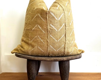 African mudcloth pillow sham, Mali mudcloth, textured fabric, sunwashed mustard, cream, faded, arrows, pillow cover, handprinted