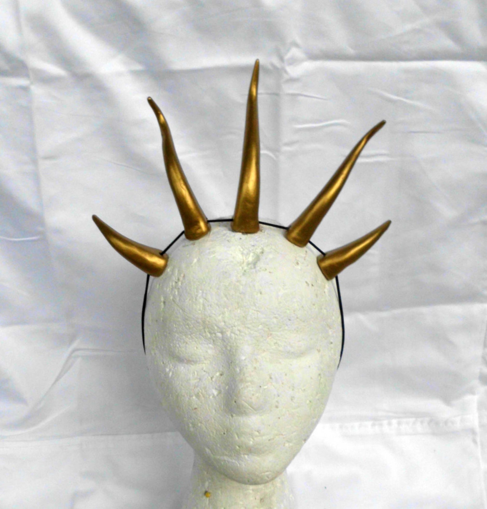 уши для бумажного дракона. как сделать рога дракона. рожки из бумаги. рога из картона. рога из бумаги.