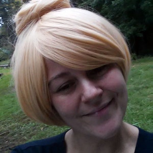 Tinkerbell Perücke Fee Perücke, blonde Bob Perücke, Tinkerbell, Brötchen, Blonde, Märchen, Cosplay, verstellbar, Tink gestylt, Hitze sicher, weich, Kostüm