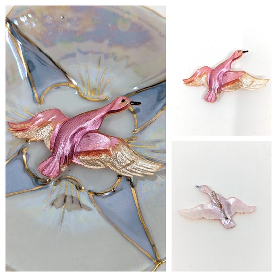 Vintage 40s 50s Brooch , 1950s Pink Flying Bird B… - image 1