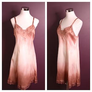 Vestido lencero vintage de los años 80 y 90 con efecto degradado en rosa empolvado, camisón de encaje bohemio, vestido lencero teñido anudado de los años 80, combinación estilo Courtney Love de los años 70, estilo grunge de los años 90, talla M