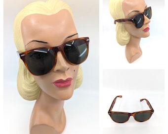 Vintage 1980s Wayfarer Sunglasses, 80s Brown Sunglasses, 1980s Tortoise shell Sunglasses, Retro Sunglasses