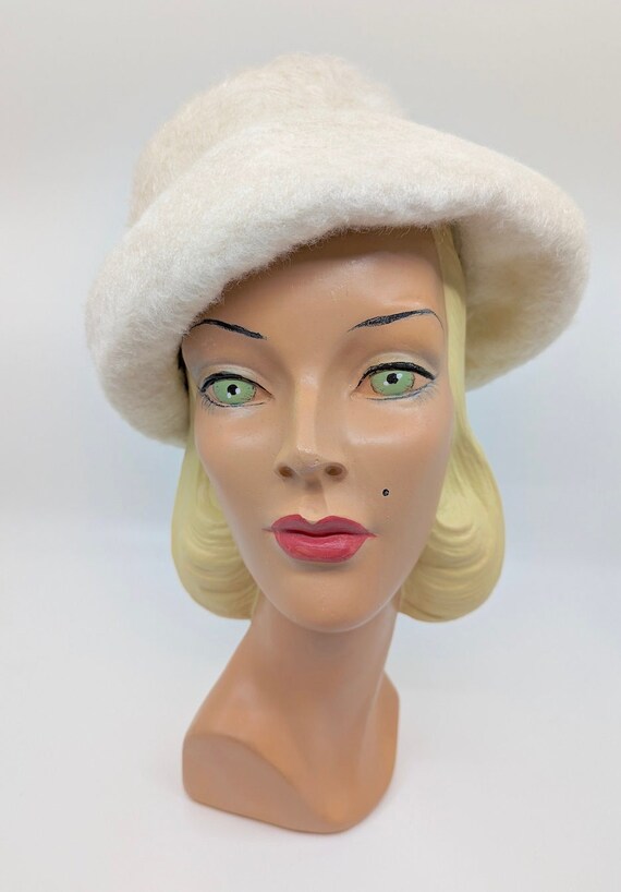 Vintage 1960s White Fur Felt Cloche Hat - Mid Century Short  display picture 1
