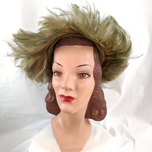 Vintage 1950s Velvet Feather Hat - Green Saucer Cartwheel