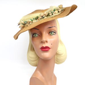 Vintage 30s 40s Straw Sun Hat, 1940s Fine Natural Straw Tilt hat, Flower summer tulle garden party hat - Vintage Art Deco hat