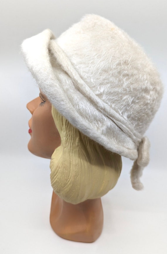 Vintage 1960s White Fur Felt Cloche Hat - Mid Century Short Brim