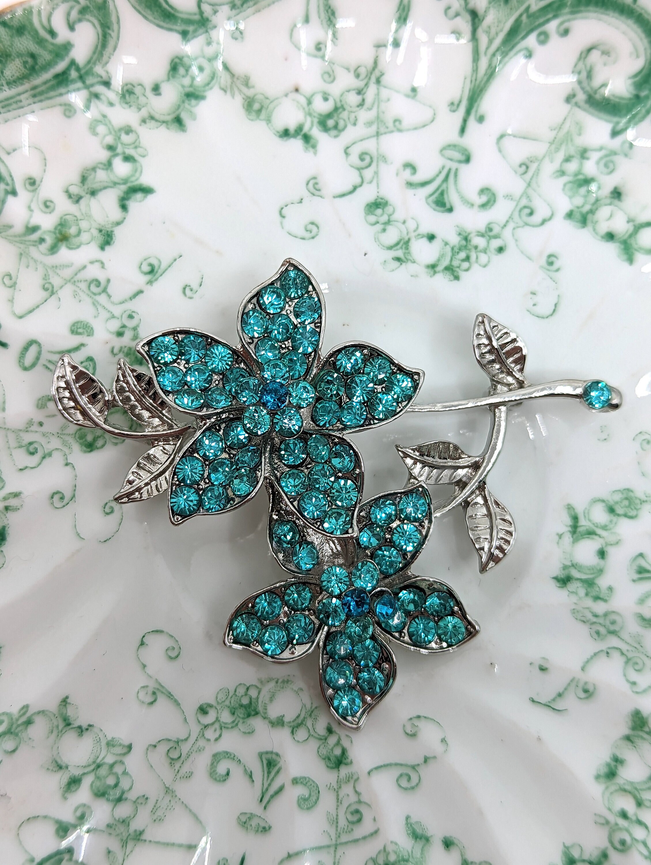 Broche Fleur Années 50 - Strass Bleu Et Blanc Irisés - Vintage - Occasion