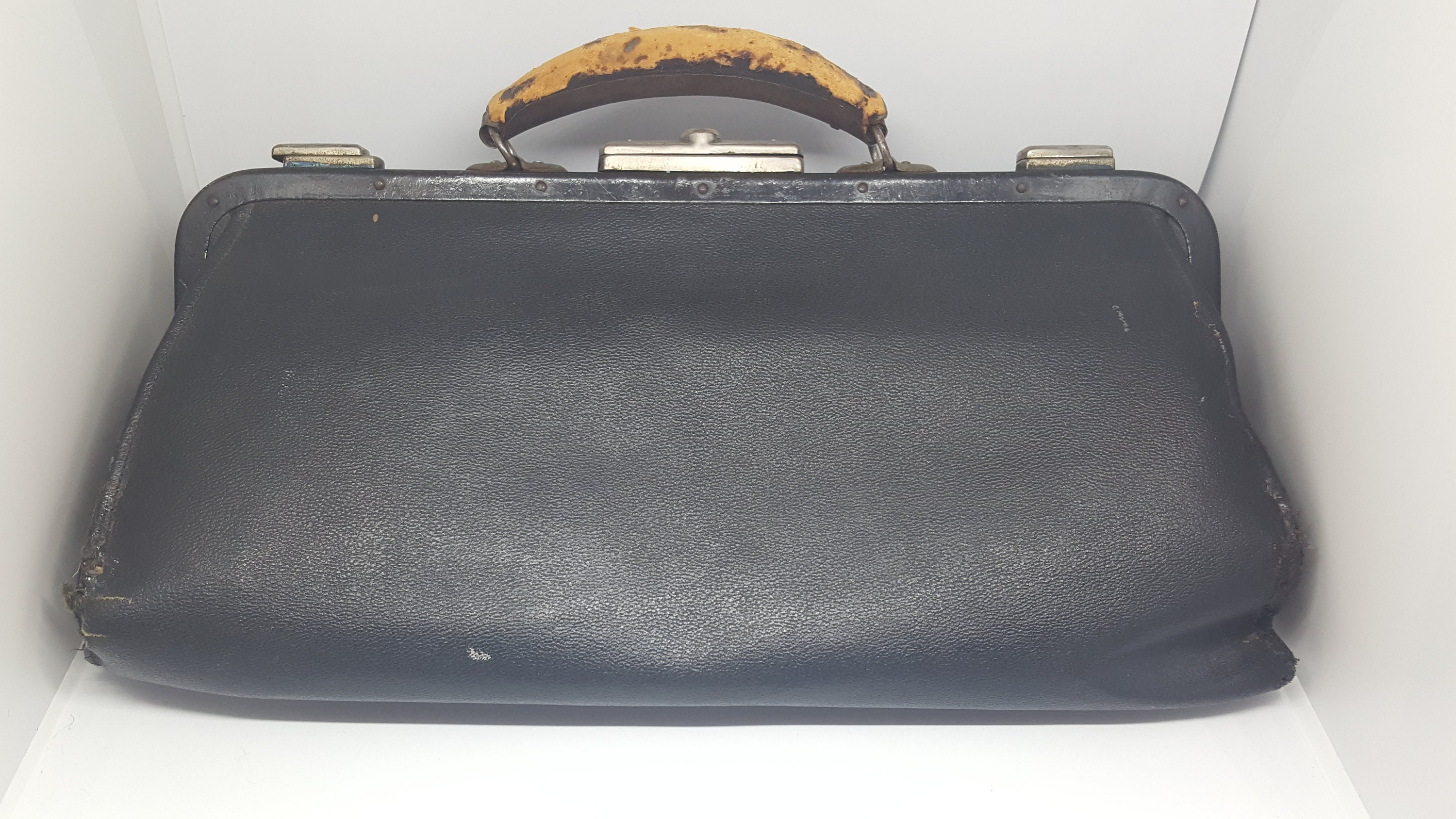 1900s Louis Vuitton leather doctors bag - Pinth Vintage Luggage
