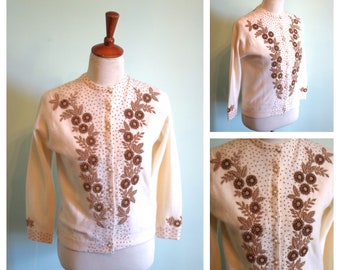 Vintage 1950s Cardigan , 1950s Beaded Cardigan, 50s wool  Cream Heavily beaded Bronze & Gold beads Cardigan Pinup Style Fall Knit