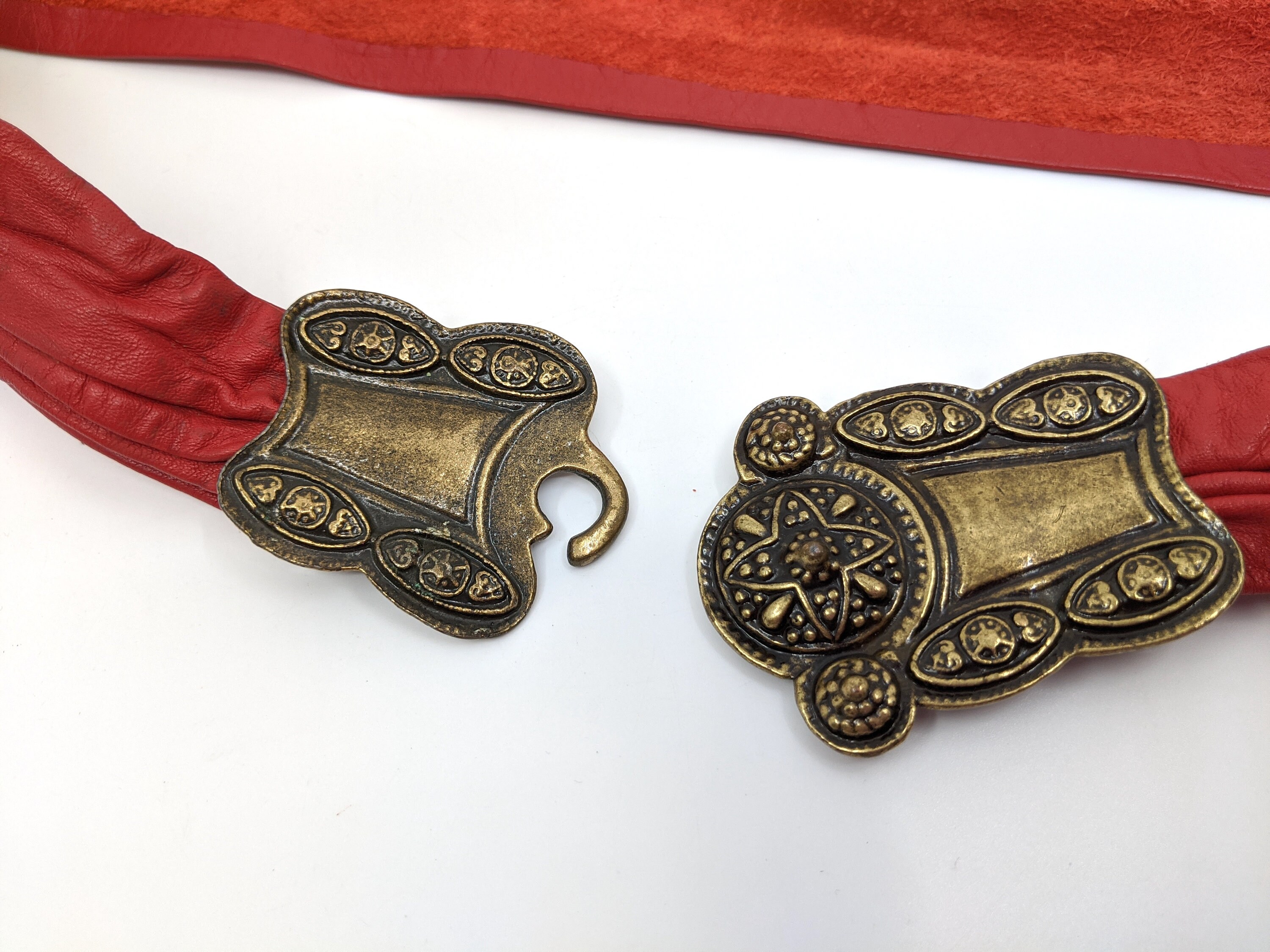 Vintage 80s Wine Leather Statement Belt Brass Geometric Buckle 80s Vintage Belt in Woven Leather With Statement Brass  main image 4