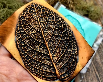 Deep Leaf Pattern - Handmade Texture-mold Of Real Leaf