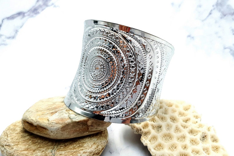 Bracelet Metal Base, Circle Pattern, Silver Color image 1