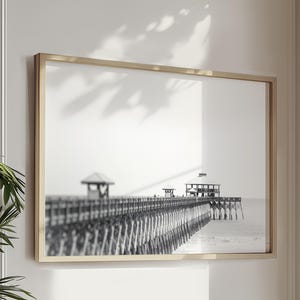Arte de Charleston, Impresión de Folly Beach, Fotografía en blanco y negro, Arte de muelle, Arquitectura, Decoración costera moderna, Carolina del Sur, &quot;Folly Pier&quot;
