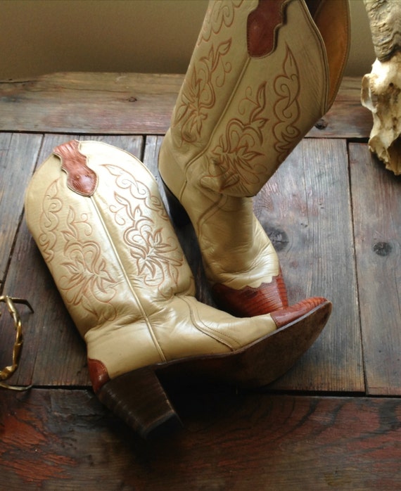 Items similar to Vintage Justin Boots on Etsy