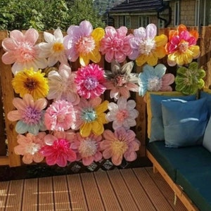 Decorazioni con fiori di carta velina, sfondo da parete con girasoli, festa di compleanno per bambine, matrimonio, sfondo per baby shower, decorazioni di Halloween