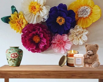 Creaciones de flores de papel para eventos y decoración. Flores de papel de seda para bodas y fiestas.