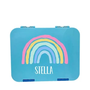 Gepersonaliseerde blauwe bentobox – regenboogontwerp – aangepaste naam – lunchbox voor kinderen voor school, picknick of reizen – duurzaam en leuk