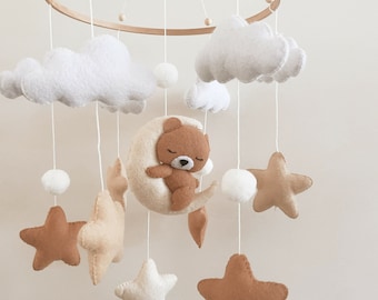 Mobile de chambre d'enfant ours en peluche marron + bras de lit en bois naturel