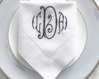 Servilletas personalizadas.  Monograma Servilletas de tela bordadas.  Ropa de mesa fina.  Comidas navideñas.  Servilletas de tela. Regalo de bodas.  Personalizada.