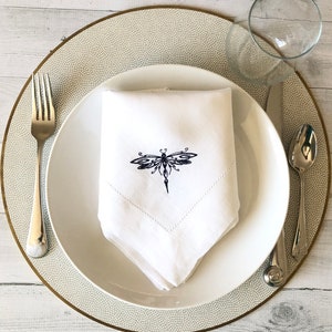 Embroidered Napkins / Cloth Napkins / Dinner Napkins / Linen Napkins / Table Linens / Dragonfly Design/ Wedding Gift / Hostess Gift