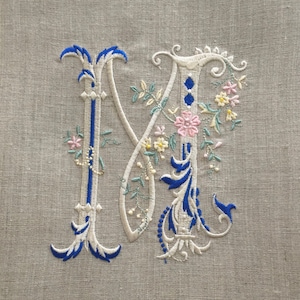 Toalla de té monograma, toalla de invitados, toalla de mano.  Elegantemente bordado en Lino.  Regalo personalizado.  Regalo de anfitriona.  Monograma de una sola letra.