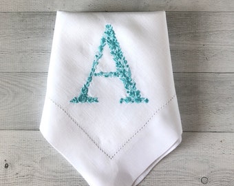 Servilletas de cena de lino bordado.  Servilletas de cena de tela monogramadas personalizadas.  Monograma floral.