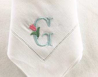 Monogram Embroidered Cloth Napkins.  Single letter Tulip Monogram. Table Linens  Cloth Napkins. Wedding Gift.  Personalized.