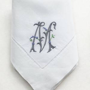 Monogrammed Napkins / Cloth Napkins / Dinner Napkins / Linen Napkins / Table Linens / Personalized napkins / Wedding Gift / Hostess Gift