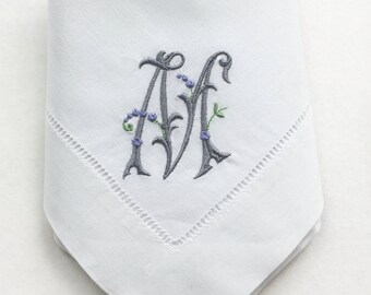 Monogrammed Napkins / Cloth Napkins / Dinner Napkins / Linen Napkins / Table Linens / Personalized napkins / Wedding Gift / Hostess Gift
